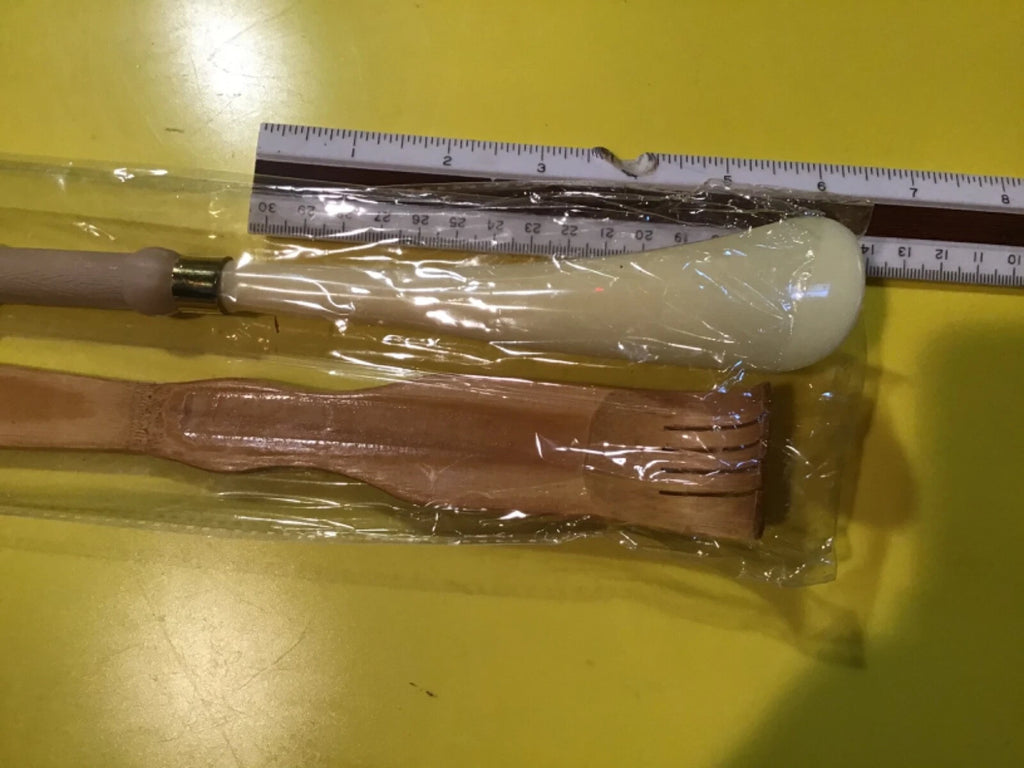Bamboo Back Scratcher With 2 massage balls plus Plastic Shoe Horn (1 of each)