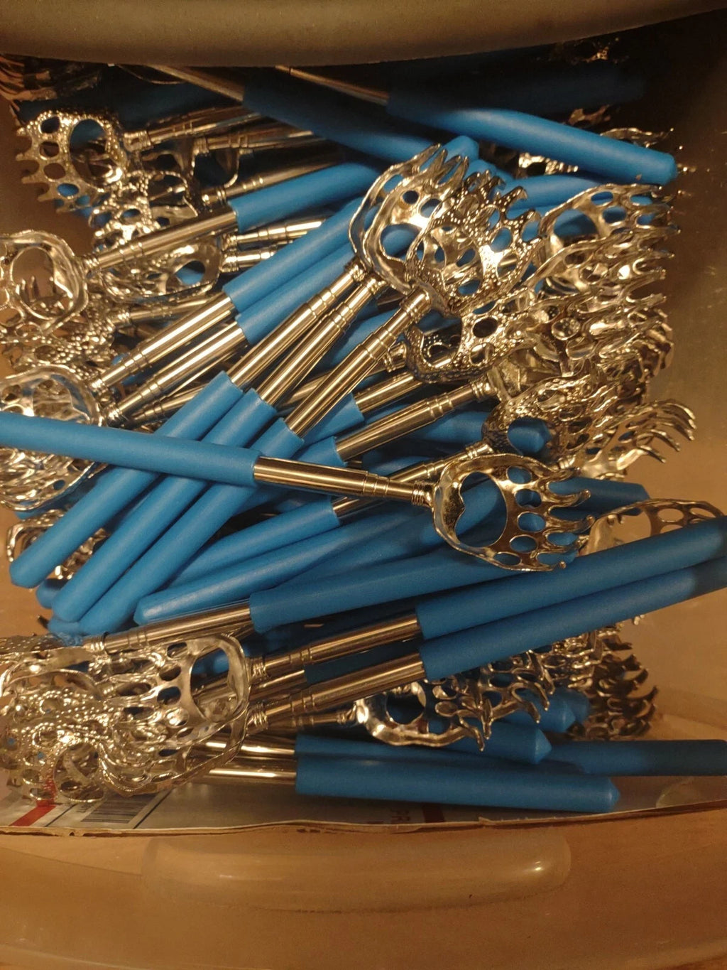 150BULK LOT  BACK SCRATCHERS EXTENDABLE 22" BLUE BLACK RED GREEN(SHIP FROM USA)