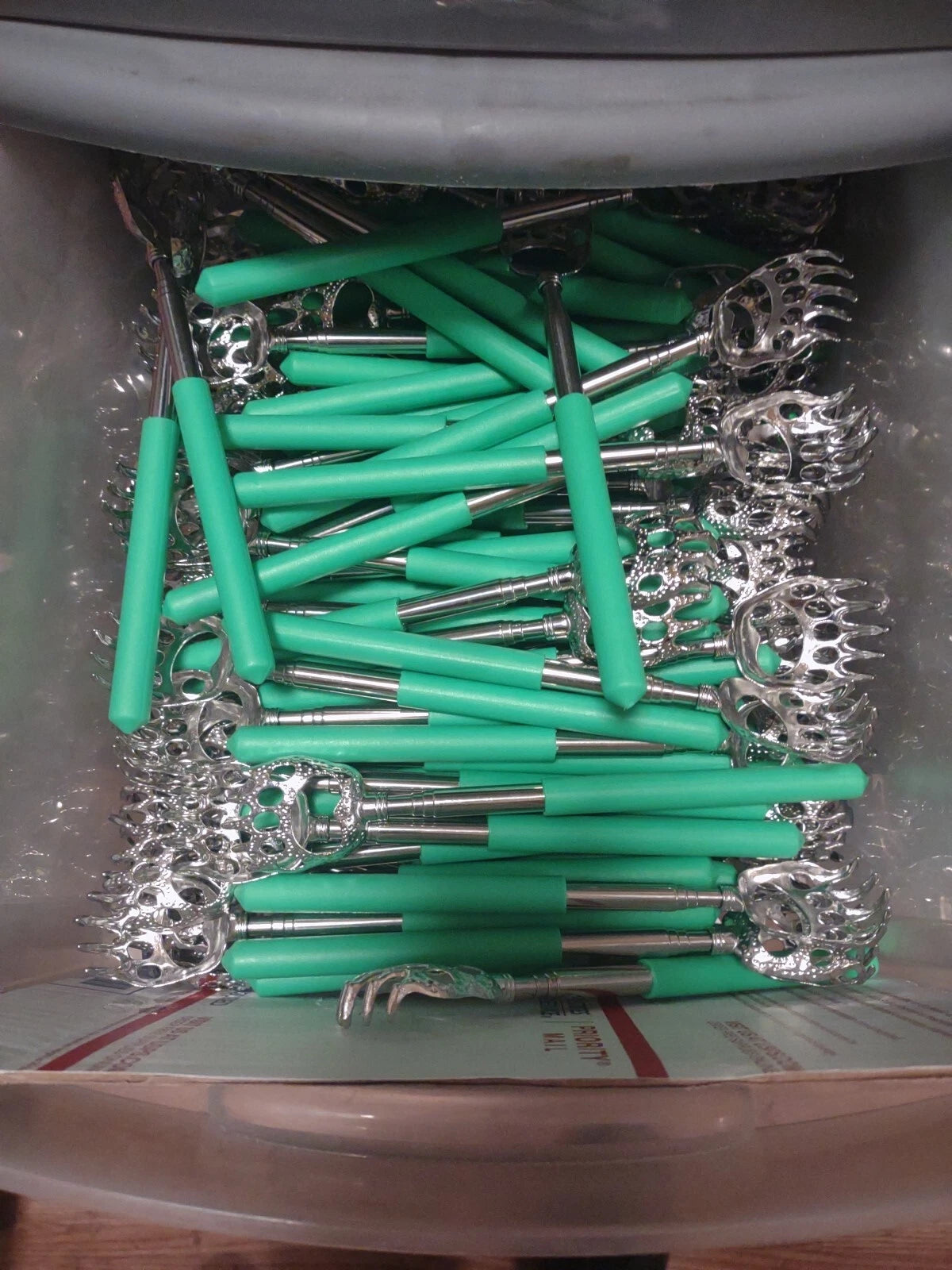 100BULK LOT  BACK SCRATCHERS EXTENDABLE 22" BLUE BLACK RED GREEN(SHIP FROM USA)